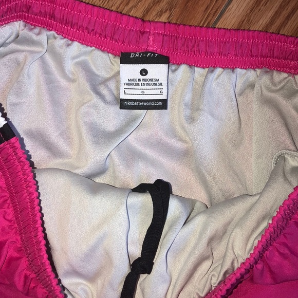 COPY - Nike Women's Dri-FIT Tempo Pink Running Shorts Large - Picture 4 of 6